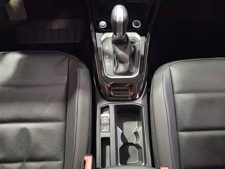 Фото 9 - Volkswagen T-Roc