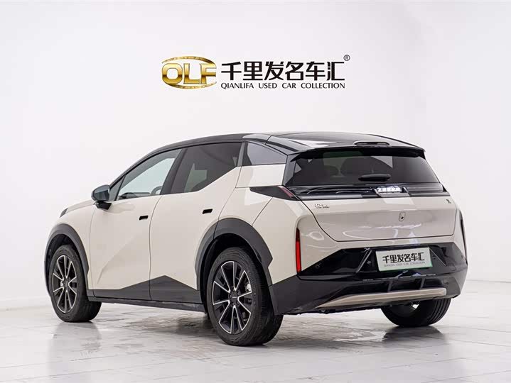 Фото 3 - Zeekr X