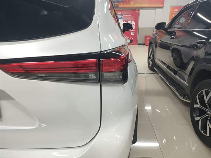 Фото 8 - Toyota Highlander