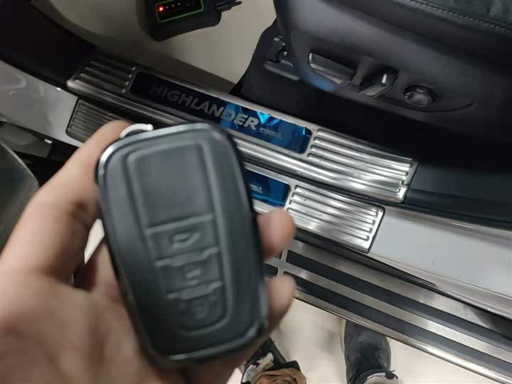 Фото 9 - Toyota Highlander