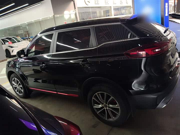 Фото 5 - Geely Atlas