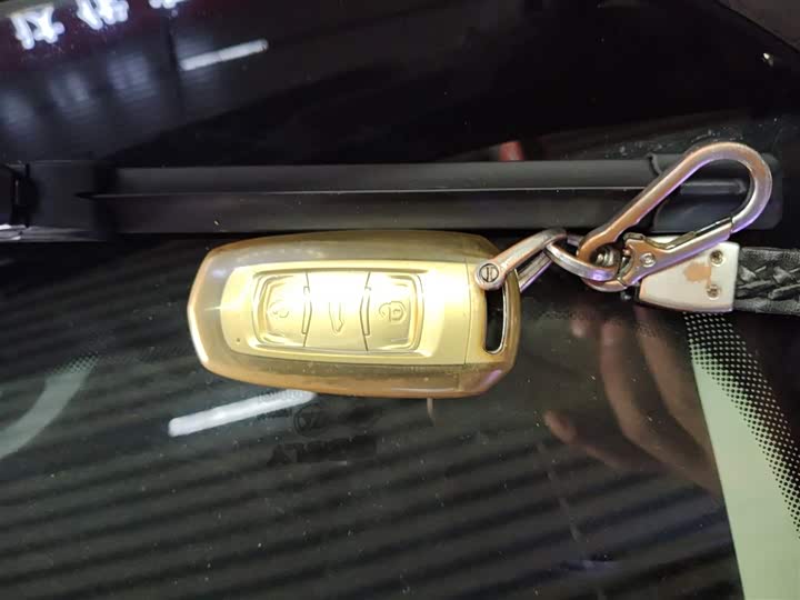 Фото 9 - Geely Atlas