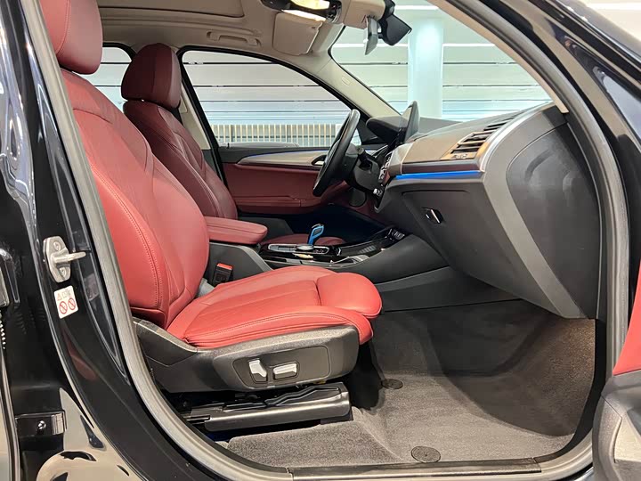 Фото 8 - BMW iX3