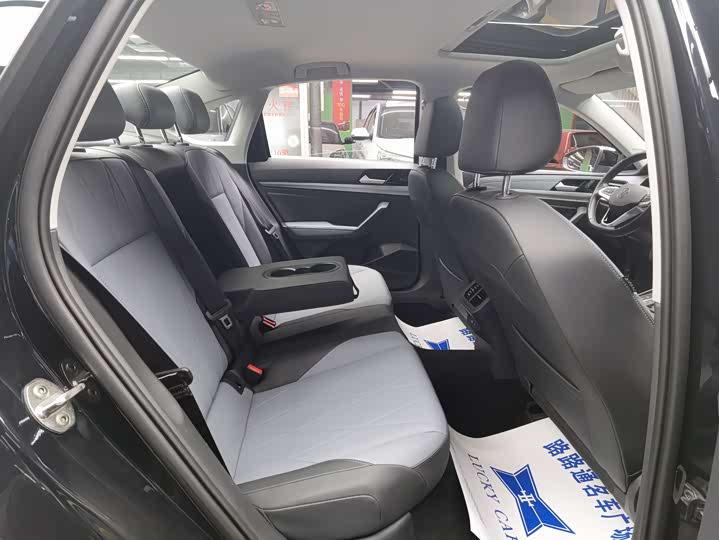 Фото 9 - Volkswagen Lavida