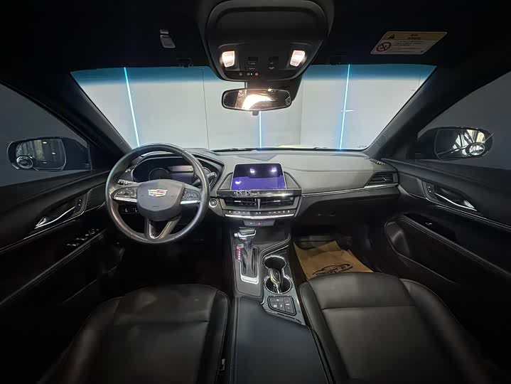 Фото 9 - Cadillac CT4