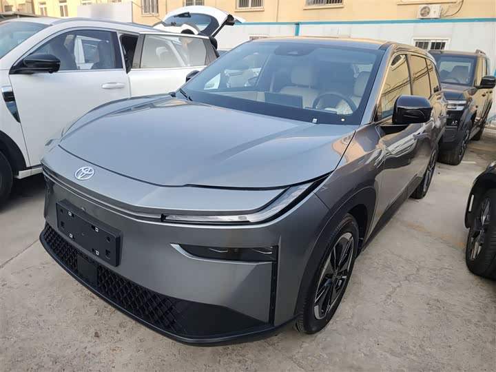 Фото 1 - Toyota bZ3