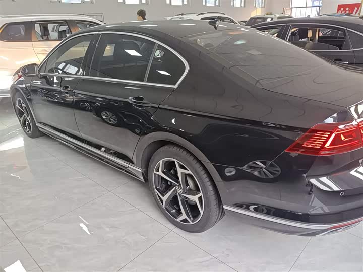 Фото 5 - Volkswagen Magotan