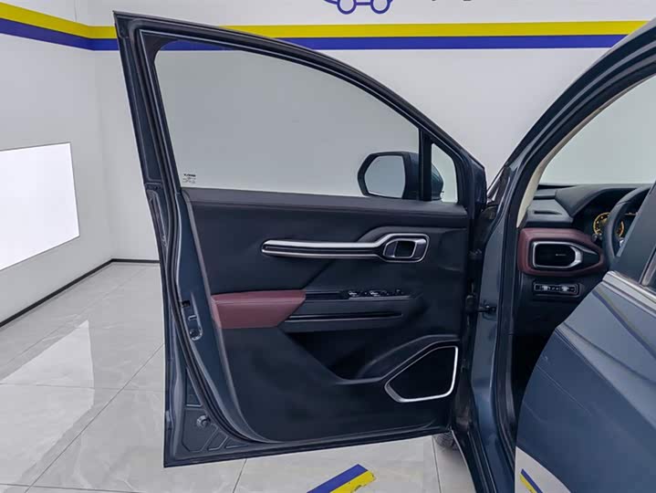 Фото 7 - Geely Okavango