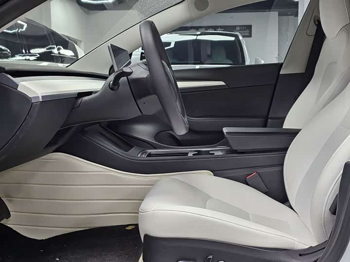 Фото 9 - Tesla Model 3