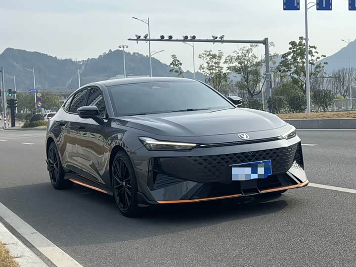 Фото 2 - Changan UNI-V