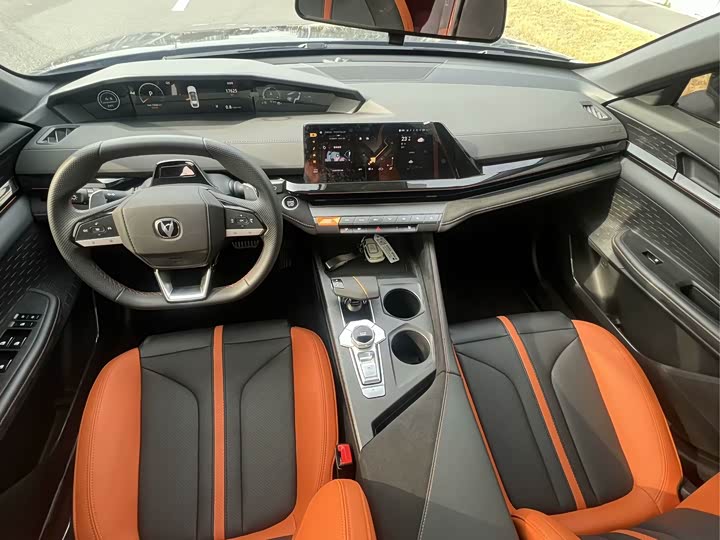 Фото 7 - Changan UNI-V