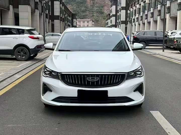 Фото 2 - Geely Emgrand
