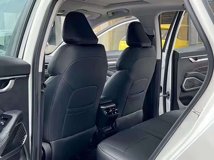 Фото 6 - Geely Emgrand