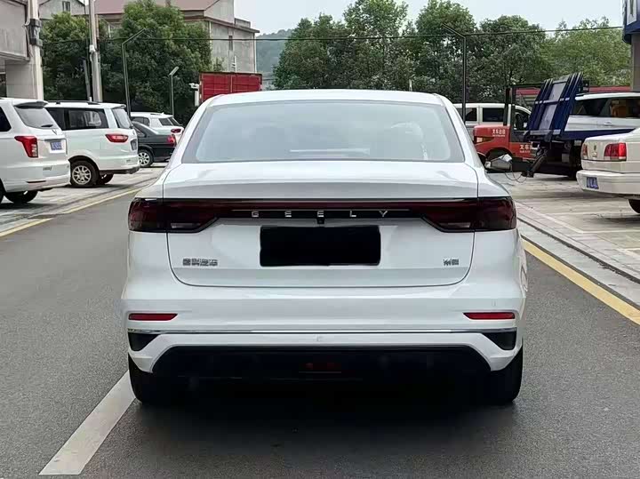 Фото 8 - Geely Emgrand