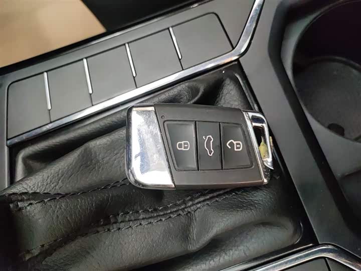 Фото 9 - Volkswagen Passat