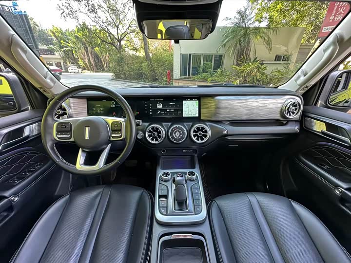 Фото 3 - Tank 300