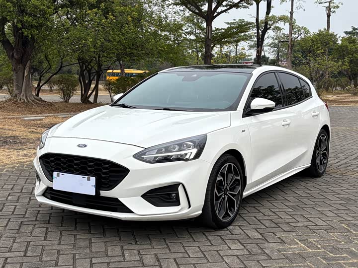 Фото 1 - Ford Focus