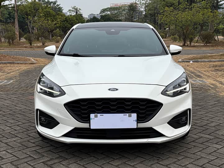 Фото 2 - Ford Focus