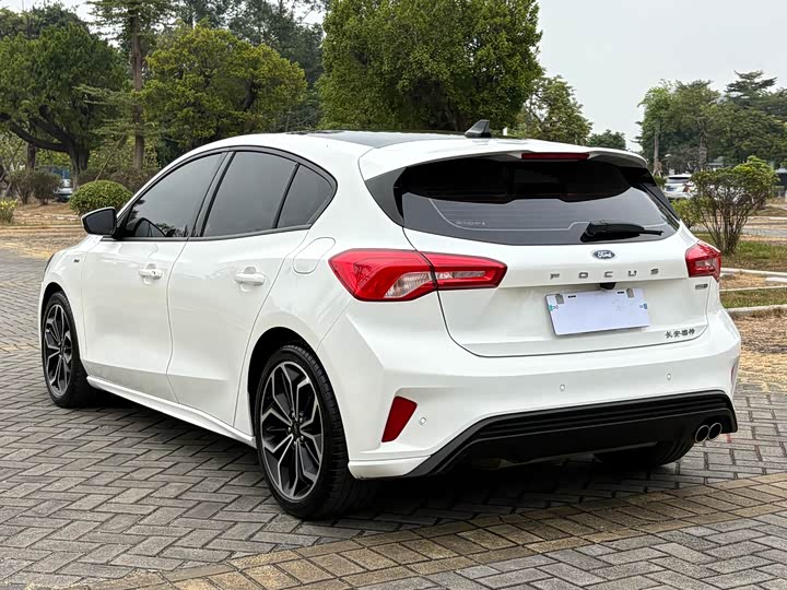 Фото 9 - Ford Focus