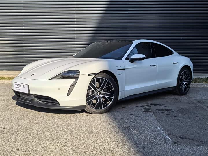 Фото 1 - Porsche Taycan