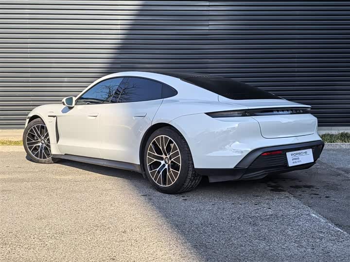 Фото 3 - Porsche Taycan