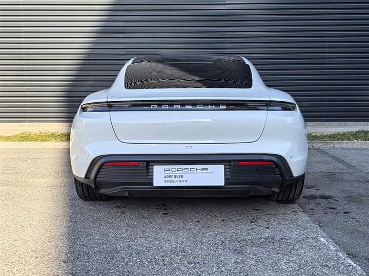 Фото 4 - Porsche Taycan