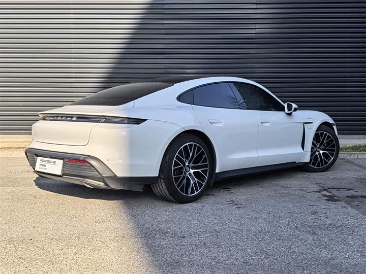 Фото 5 - Porsche Taycan