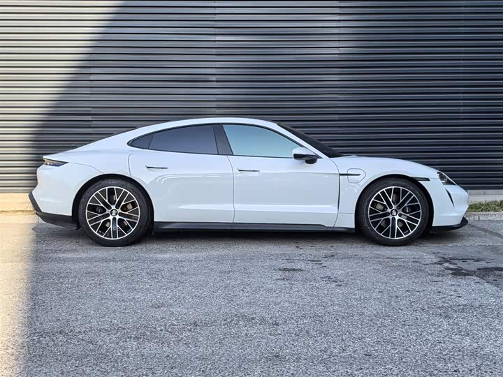 Фото 6 - Porsche Taycan