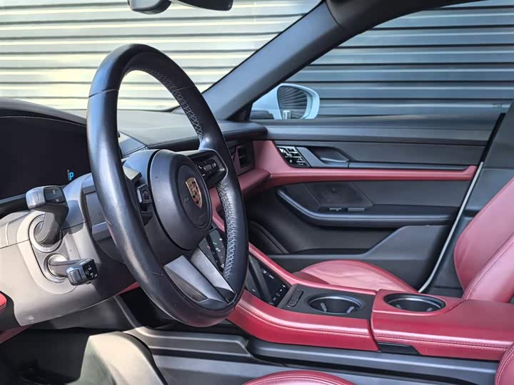 Фото 9 - Porsche Taycan