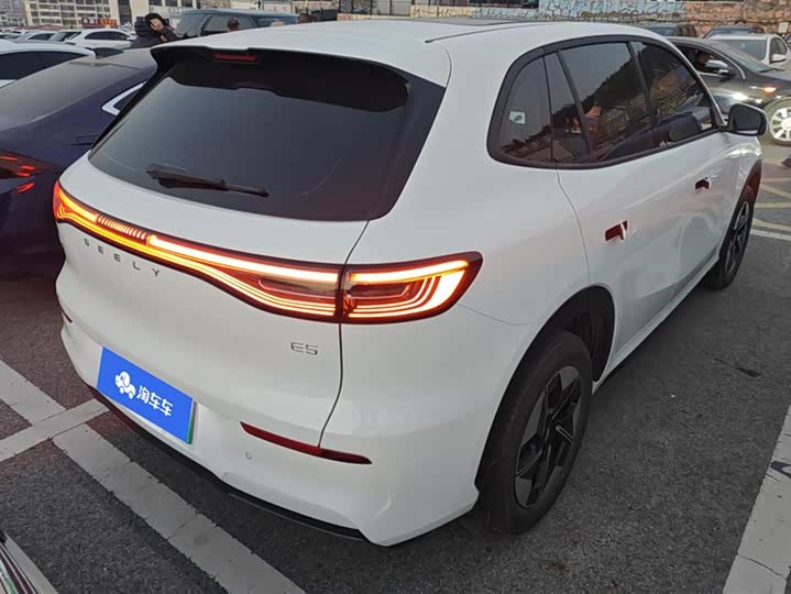 Фото 3 - Geely Galaxy E5