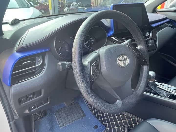 Фото 7 - Toyota C-HR