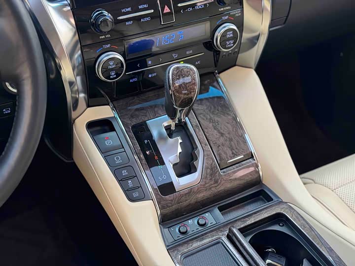 Фото 4 - Toyota Vellfire