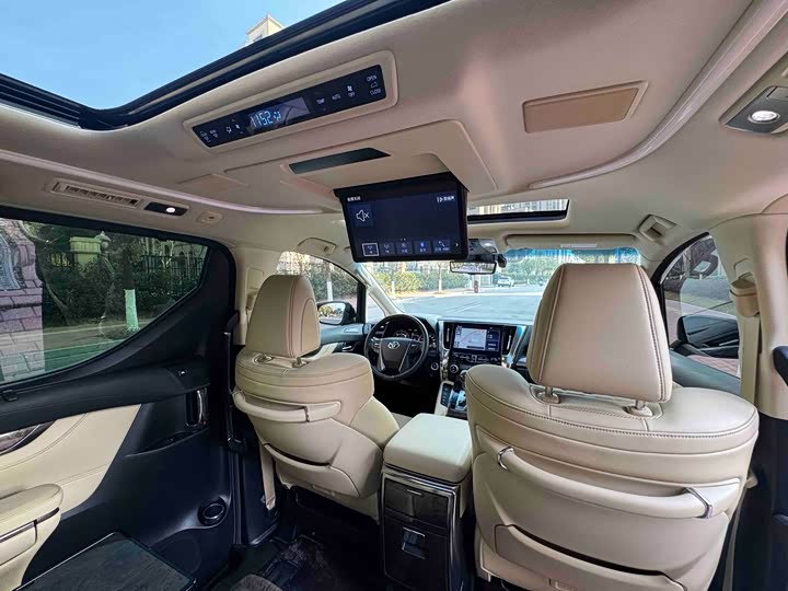 Фото 5 - Toyota Vellfire