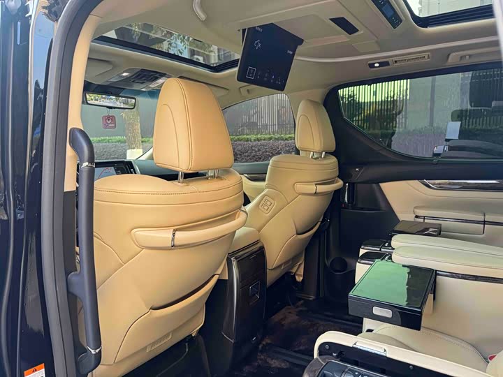 Фото 8 - Toyota Vellfire