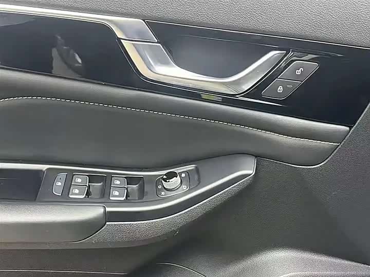 Фото 6 - Bestune B70