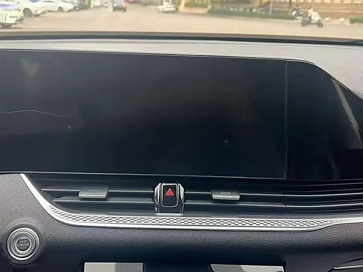 Фото 8 - Bestune B70