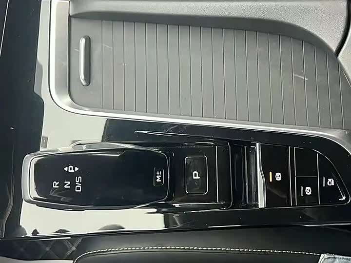 Фото 9 - Bestune B70