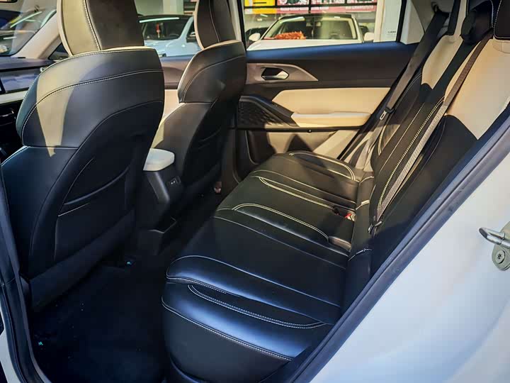 Фото 4 - Geely Geometry E Firefly