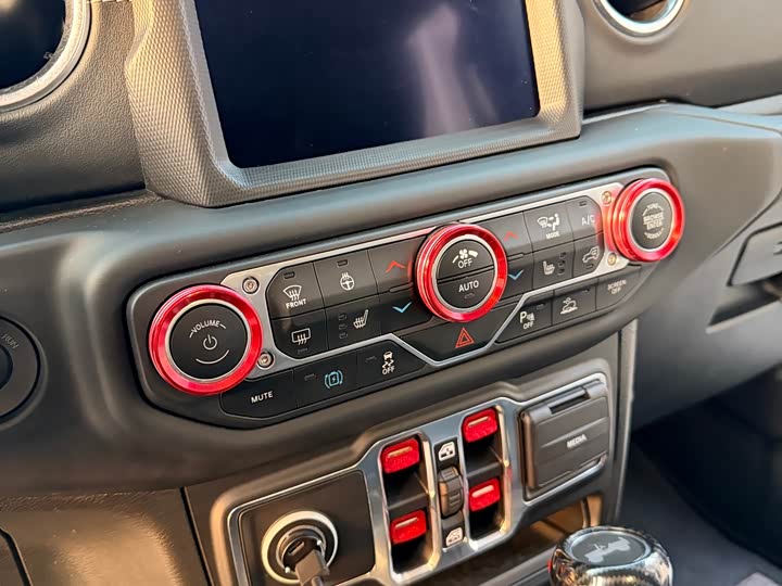 Фото 4 - Jeep Wrangler Hybrid