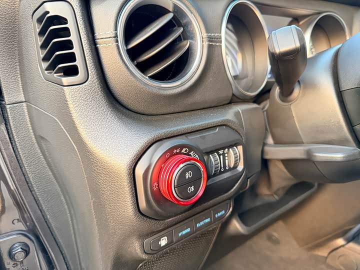 Фото 6 - Jeep Wrangler Hybrid