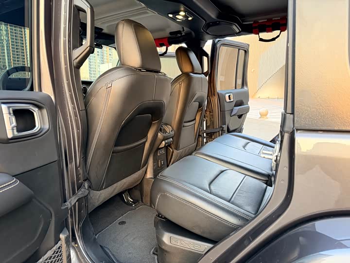 Фото 8 - Jeep Wrangler Hybrid