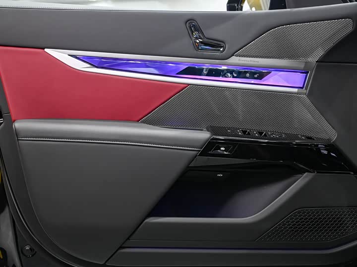 Фото 9 - BMW 7 Series