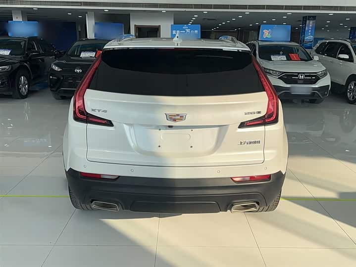 Фото 6 - Cadillac XT4