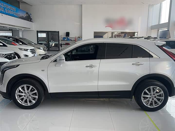 Фото 7 - Cadillac XT4