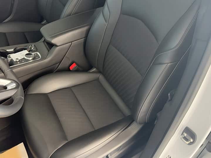 Фото 8 - Cadillac XT4