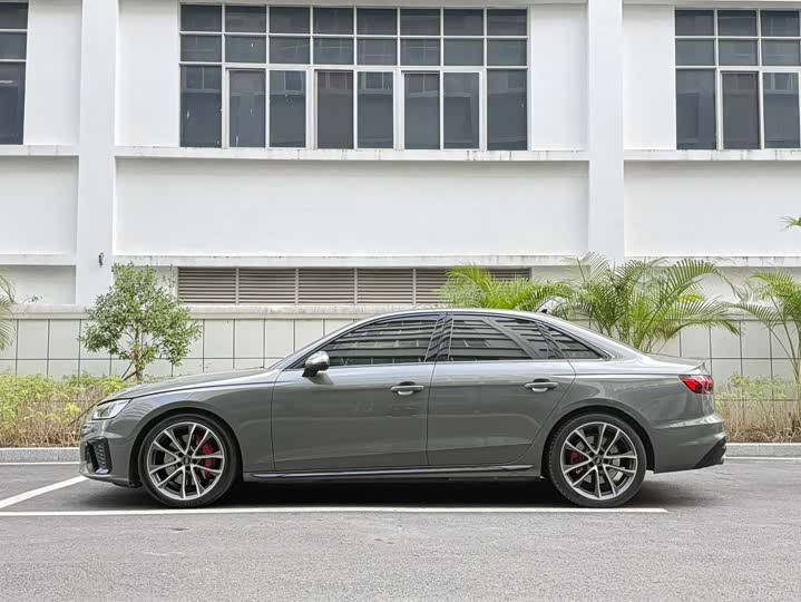 Фото 4 - Audi S4