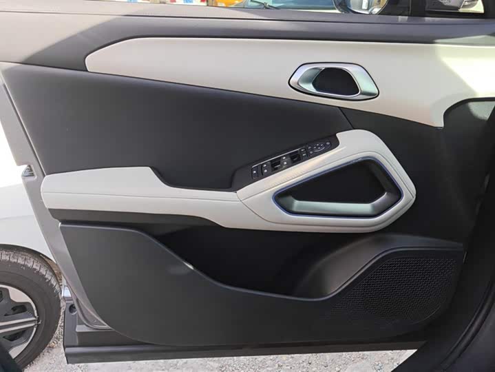 Фото 7 - BYD Yuan Up