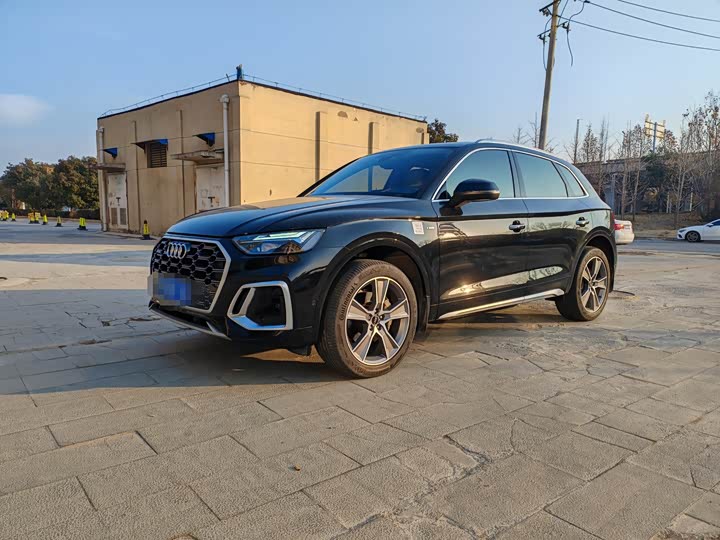 Фото 1 - Audi Q5L