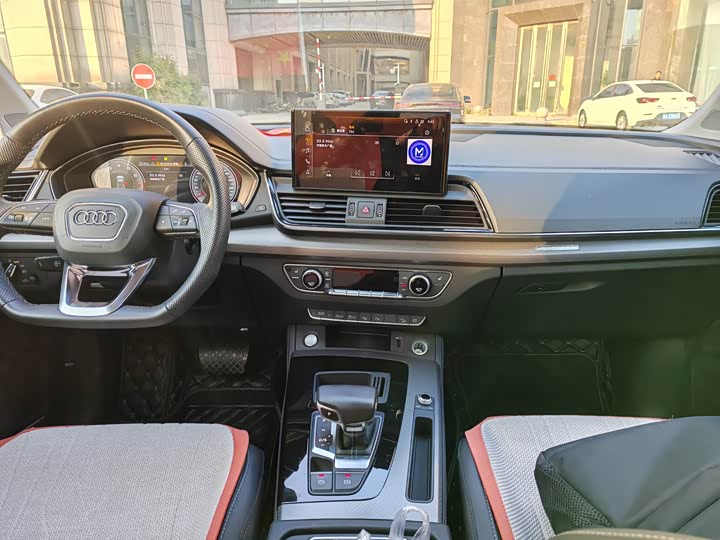 Фото 6 - Audi Q5L