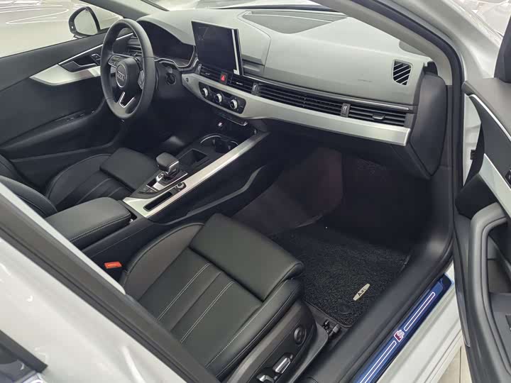 Фото 4 - Audi A4L